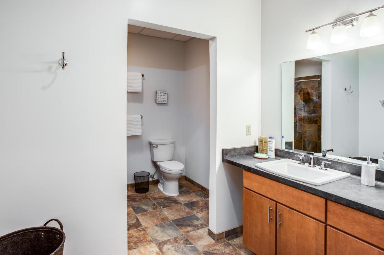 Ny Style Centric Loft With King Bed By Park Ave Apartment Rochester Exterior foto
