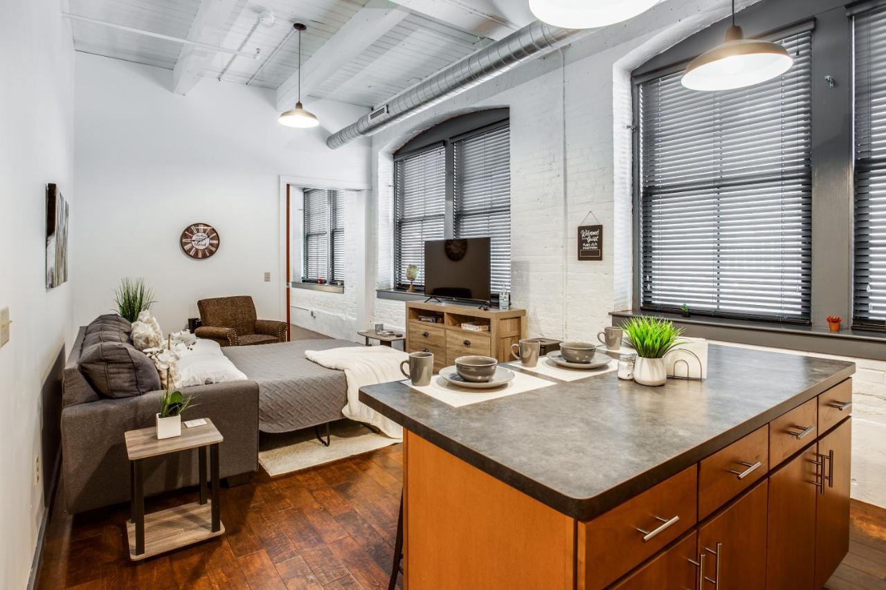 Ny Style Centric Loft With King Bed By Park Ave Apartment Rochester Exterior foto